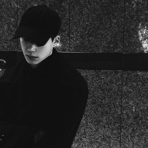 中国一老太婆偷伦
